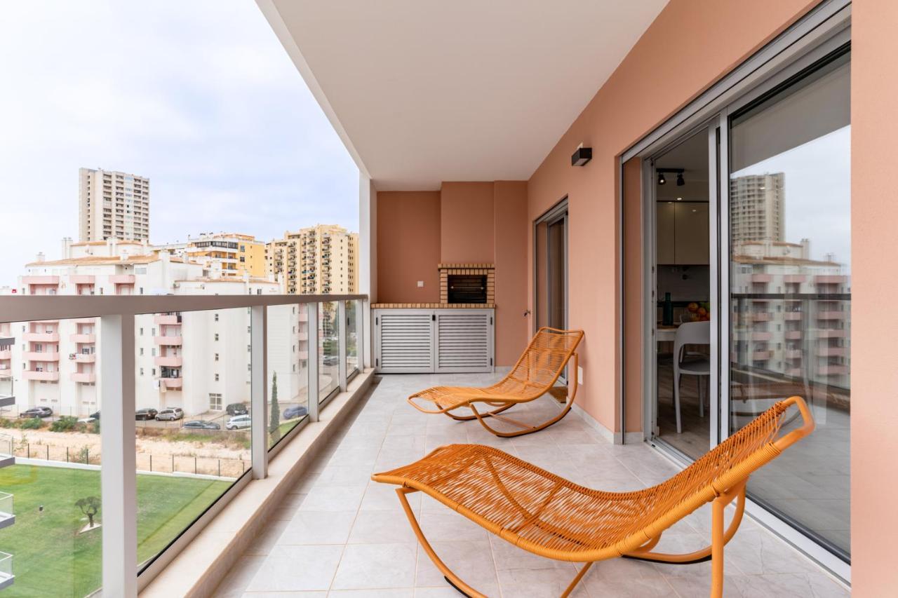 Sunny Brand New 2-Bedroom Apt - 500M From Praia Da Rocha With Ac And Pool! Portimão Eksteriør billede