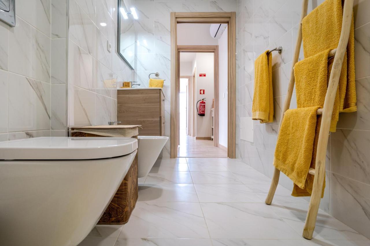 Sunny Brand New 2-Bedroom Apt - 500M From Praia Da Rocha With Ac And Pool! Portimão Eksteriør billede