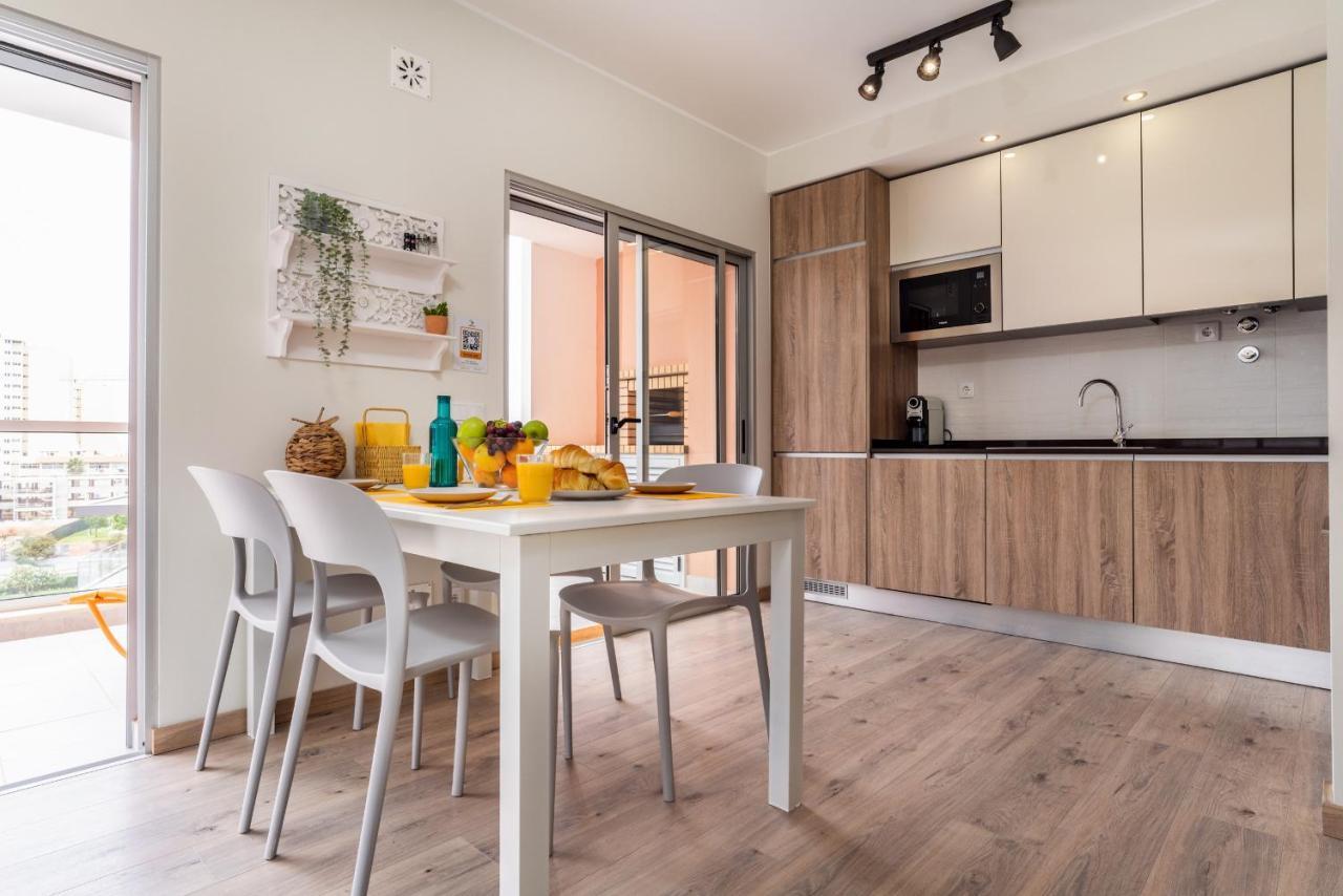 Sunny Brand New 2-Bedroom Apt - 500M From Praia Da Rocha With Ac And Pool! Portimão Eksteriør billede